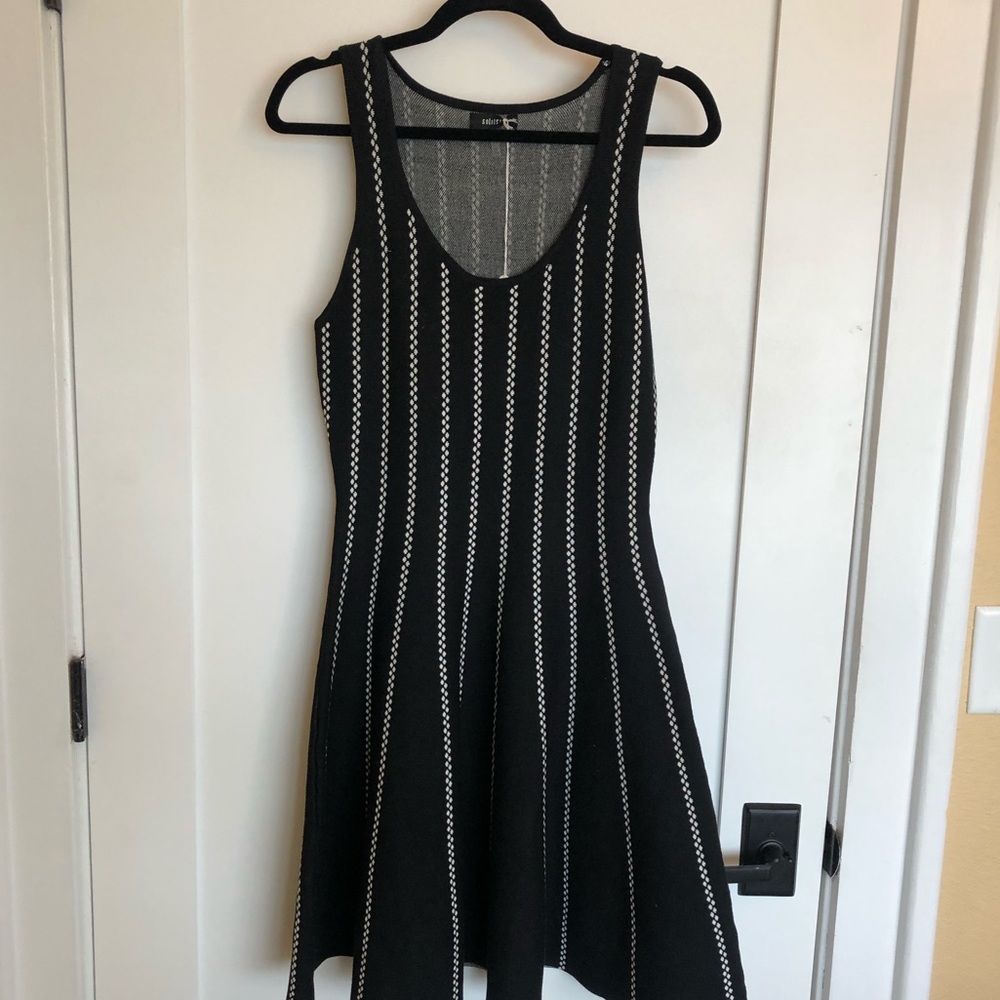 🍄 Soloiste black knit striped sleeveless dress